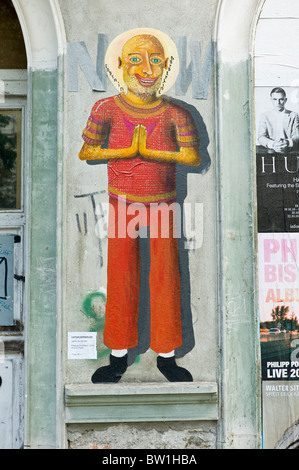 Plakatkunst des Künstlers "Captain Borderline" zeigt einen spirituellen Mensch (indischer Guru), Falten die Hände zum Gebet, Berlin Stockfoto