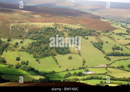 Das Tal der Grwyney und schwarze Berge der Zuckerhut Mynydd Pen-y-Herbst Abergavenny, Monmouthshire Wales Stockfoto