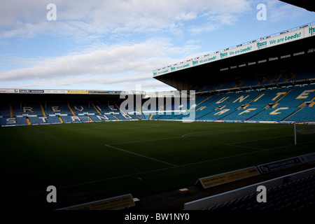 Revie Stand & East Stand auf dem Elland Road Football Ground. Heimat von Leeds United Stockfoto