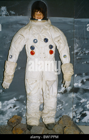 Florida USA Mädchen im Raumanzug im Kennedy Space Center Stockfoto
