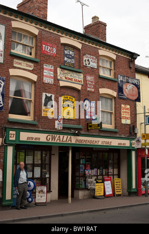 Alten Shop Blechschilder Ross-On-Wye UK Stockfoto