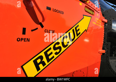 Logo auf Seitentür des USCG Helikopter Rettung Stockfoto