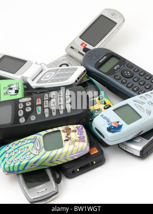 Haufen von alten Mobile Phones, Nokia, Samsung, LG, Motorola und Phillips Stockfoto