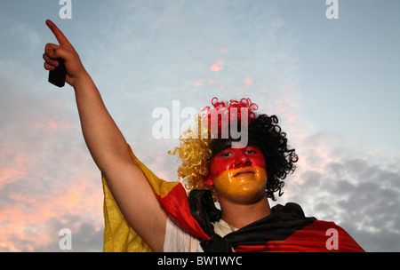 Ein Fußball-Fan an das Halbfinalspiel zwischen Deutschland und der Türkei, Berlin, Deutschland Stockfoto