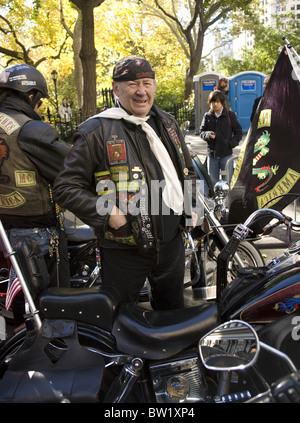 Veterans Day Parade, 5th Avenue, New York City. Mitglied der Nam Knights, Marine Vietnam Tierärzte fahren Motorräder in die Parade. Stockfoto