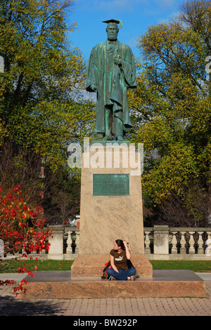 Universität von Rochester Statue zu Ehren des ersten Präsidenten der Hochschule. Stockfoto