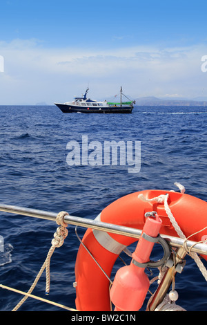 Trawler professionelle Fischerboot im blauen Meer Stockfoto