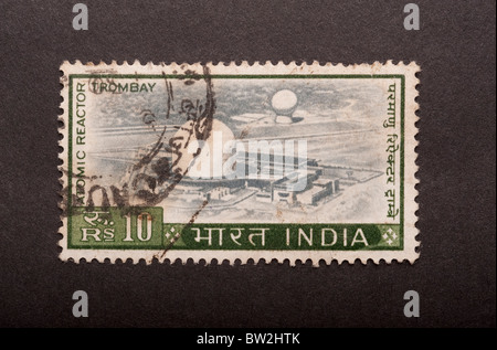 Indische Briefmarke, 10 Rupien, Posaunenreaktor Stockfoto