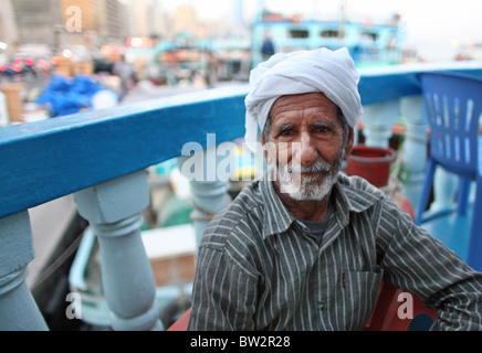 Porträt von Docker, Dubai, Vereinigte Arabische Emirate Stockfoto