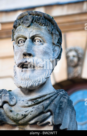 Büsten der klassischen Philosophen Sheldonian, Oxford, Großbritannien Stockfoto