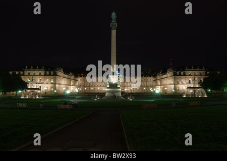 Schlossplatz-Burg bei Nacht in Stuttgart, Deutschland Stockfoto