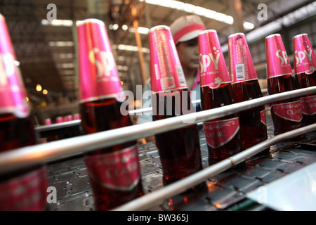 Flaschen von Spy Wine Cooler am Siam Winery und Weinbergen, befindet sich in Samut Sakhon, südlich von Bangkok, Thailand. Stockfoto