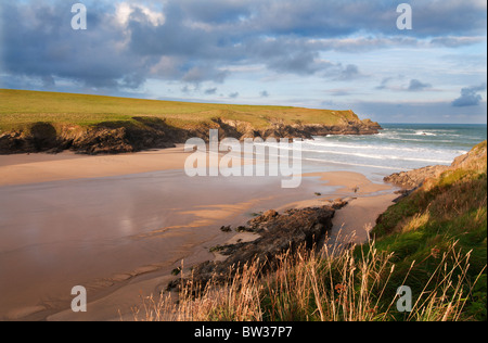 Einem einsamen Strand am Porth (Polly) Witz an der North Cornish Küste zwischen Crantock und Holywell Bay Stockfoto