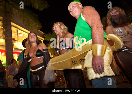 Kostümierte Jecken während Fantasy Fest Halloween Parade in Key West, Florida. Stockfoto