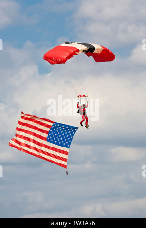 Red Devils Parachute Regiment Freefall Team Leistung bei Flugschau in NAS Jacksonville, Florida Stockfoto