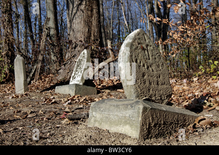 Antike Gräber in Vera Cruz Friedhof in Ohio. Der Friedhof nicht mehr gebräuchlich ist Gräber aus dem 18. Jahrhundert. Stockfoto