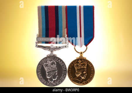 Königin des goldenen Jubiläums-Medaille und OSM operative Service-Medaille für Afghanistan Stockfoto