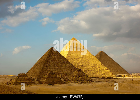 Aegypten, Gizeh, sterben Pyramiden von Gizeh, von Süden gesehen...gabs; Im Vordergrund Die Drei Kleinen Königinnenpyramiden, Dahinter sterben P Stockfoto