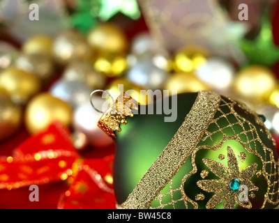 Grüne Kugel Christbaumkugeln Stockfoto