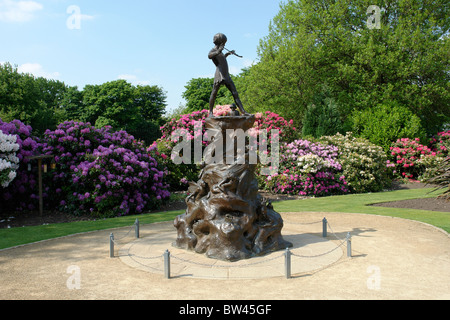 Statue von Peter Pan nach der Restaurierung in das Naturschutzzentrum und befindet sich in Sefton Park, Liverpool, Merseyside, England Stockfoto