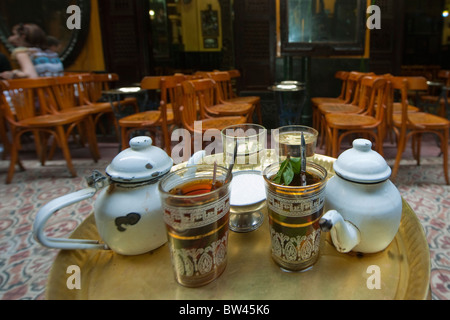 Aegypten, Kairo, Café Fishawi ist der berühmteste Café in Kairo, direkt im Herzen der touristischen Basar Khan Al Khalili entfernt. Stockfoto