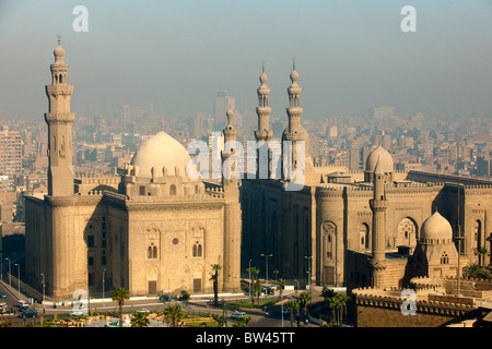 Aegypten, Kairo, die Sultan Hassan Moschee und Er Rifai Moschee. Blick von der Zitadelle Stockfoto