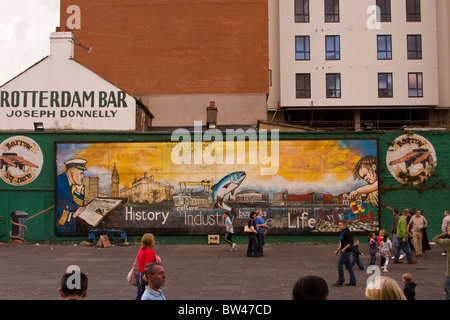 Wandbild auf Giebelwand der Rotterdam-Bar in Belfast, Northern Ireland Stockfoto