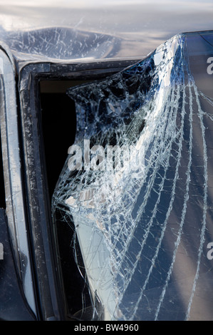 Kaputtes Auto Windschutzscheibe Stockfoto