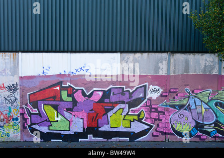 Graffiti auf einer von Belfasts Frieden Wand Stockfoto