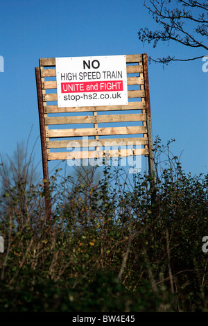 Nein, HS2 High Speed Train Line Protest Zeichen auf einer Straße, wo die Ziellinie überquert werden; Fosse Way, Warwickshire Stockfoto