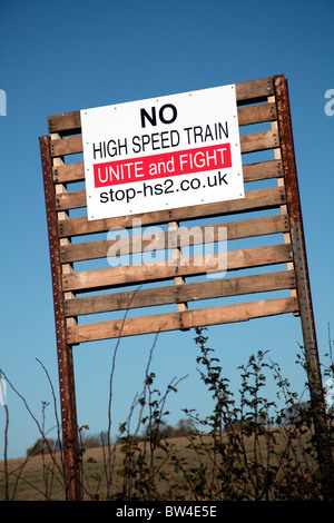 Nein, HS2 High Speed Train Line Protest Zeichen auf einer Straße, wo die Ziellinie überquert werden; Fosse Way, Warwickshire Stockfoto