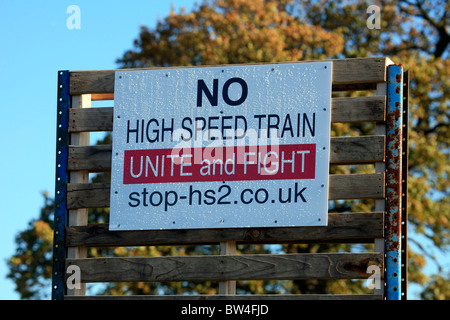 Nein, HS2 High Speed Train Line Protest Zeichen auf einer Straße, wo die Ziellinie überquert werden; Fosse Way, Warwickshire Stockfoto