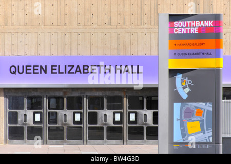 South Bank Centre farbkodierten Zeichen vor Eingang der Queen Elizabeth Concert Hall Stockfoto