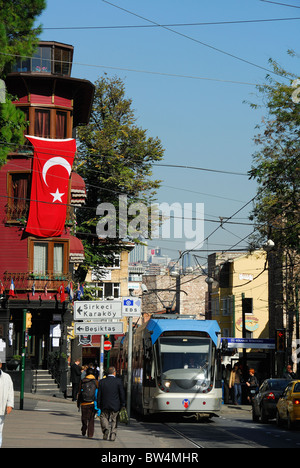 ISTANBUL, TÜRKEI. A Straßenszene von Gulhane Park zwischen Eminönü und Sultanahmet Bezirk. 2010. Stockfoto