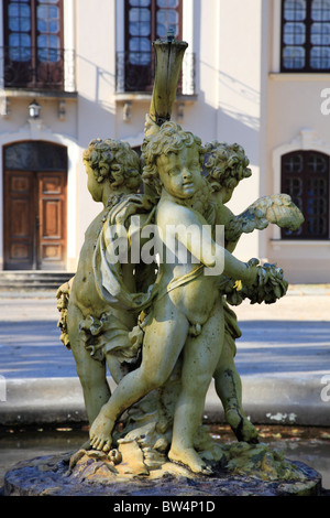 Brunnen im Palast und Garten Kozlowka, Zamoyski Residenz, Polen Stockfoto