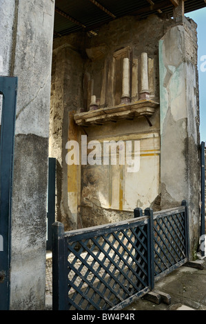 Die Eingangshalle zum Haus von der tanzende Faun noch Anzeichen von seiner ursprünglichen Pracht, Pompeji, Italien Stockfoto