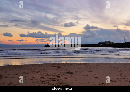 Porthcawl Trecco Bay Strand in der Abenddämmerung Stockfoto