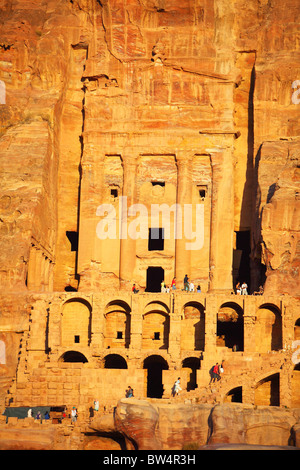 Jordanien, Petra, Fels, Felsen, Sonnenuntergang über königliche Gräber, Urn Grab Stockfoto