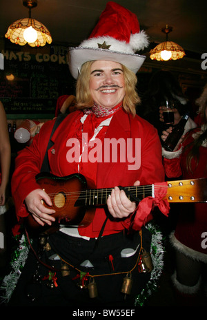 Kostümierte Weihnachtsmann Nachtschwärmer feiern jährlich NYC SANTACON Bar Crawl Stockfoto