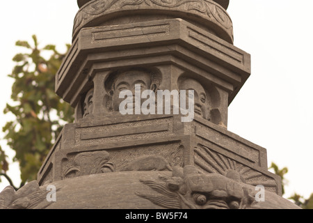 Buddhistischer Mönch Schnitzereien am Song Shan-Pagode, Shaolin Tempel, in der Nähe von Dengfeng Zhengzhou, Provinz Henan, China Stockfoto