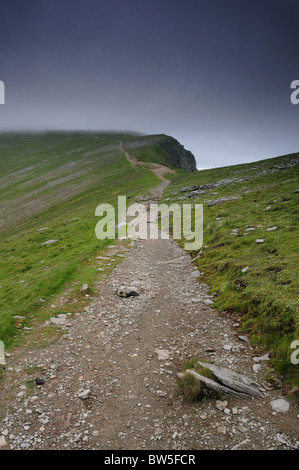 Wanderweg führt bis zum Gipfel des Lakelandpoeten im englischen Lake District Stockfoto
