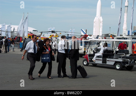 Paris, Fra-nce, Handelsmesse, Gruppenunternehmer, die die Paris Air Show besuchen, am Flughafen Bourget, nationale Tagung frankreich, Salon du bourget Stockfoto