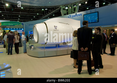 Paris, Frankreich, Messe, Geschäftsleute auf der Paris Air Show auf der Snecma / Safran, Firmenausstellung, Flugzeug Jet Engines, nationale Konvention frankreich Stockfoto