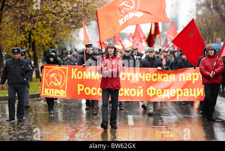 7. November 2010, Mitglieder der kommunistischen Partei auf kommunistische Demonstration in Samara, Russland Stockfoto