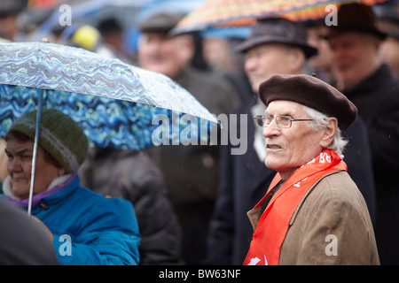 7. November 2010, Mitglieder der kommunistischen Partei auf kommunistische Demonstration in Samara, Russland Stockfoto