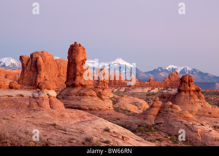 Suchen Sie in der Windows-Sektion aus dem Garten Eden, Arches-Nationalpark, Utah Stockfoto