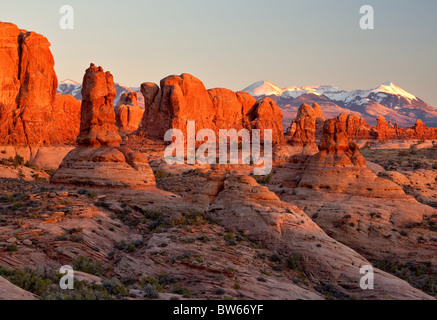 Suchen Sie in der Windows-Sektion aus dem Garten Eden, Arches-Nationalpark, Utah Stockfoto