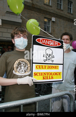 Anonyme Gruppe Proteste außen Kirche von Scientology Stockfoto