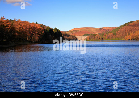 Herbst bei Howden Dam, Derwent Reservoir, obere Derwent Valley, Peak District National Park, Derbyshire, England, UK. Stockfoto