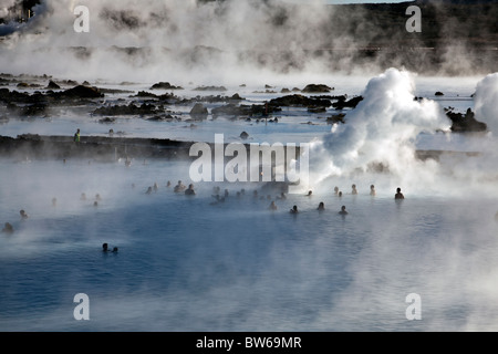Menschen Baden im geothermischen Spa The Blue Lagoon Island. Stockfoto